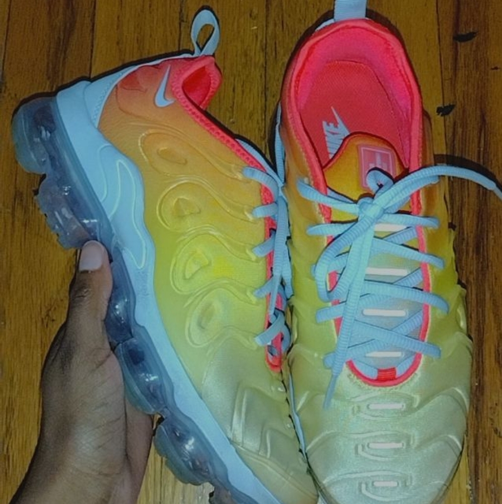 Nike Women's Air VaporMax 8